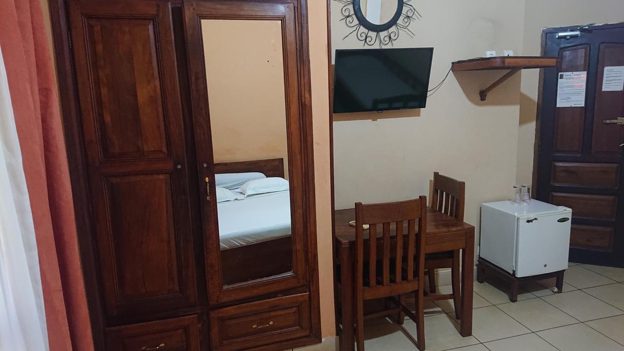 Central Hotel Antsiranana Oda fotoğraf