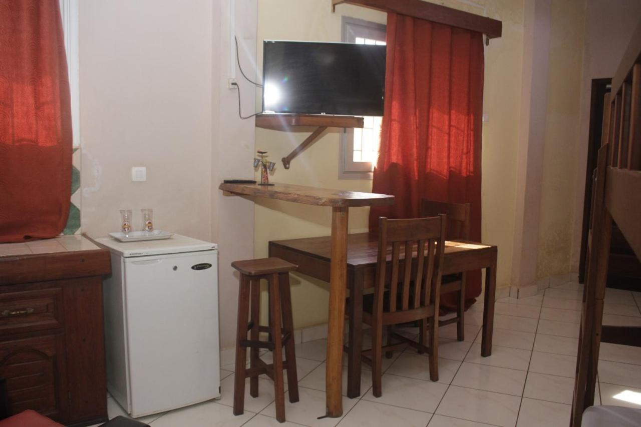 Central Hotel Antsiranana Oda fotoğraf
